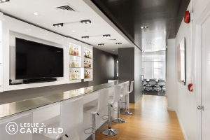 210-east-49th-office-rental